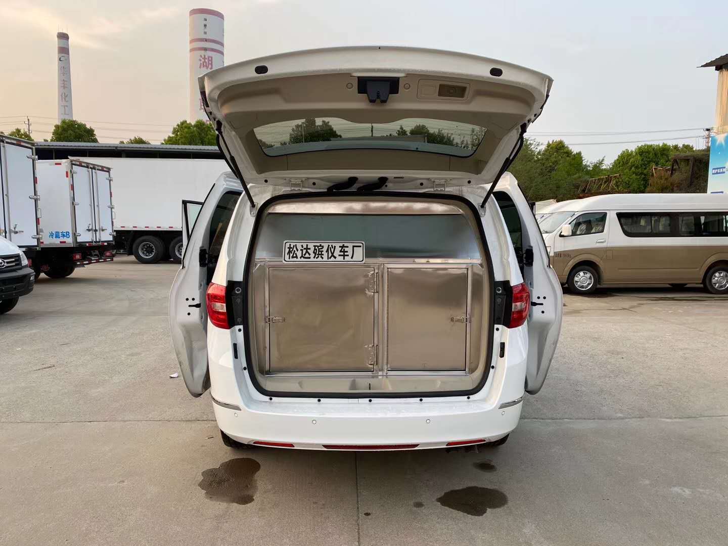 青岛殡仪车服务电话 哪有灵车